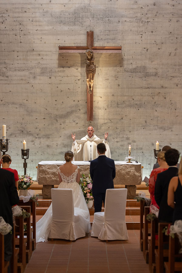 Cérémonie de bénédiction catholique à Cully