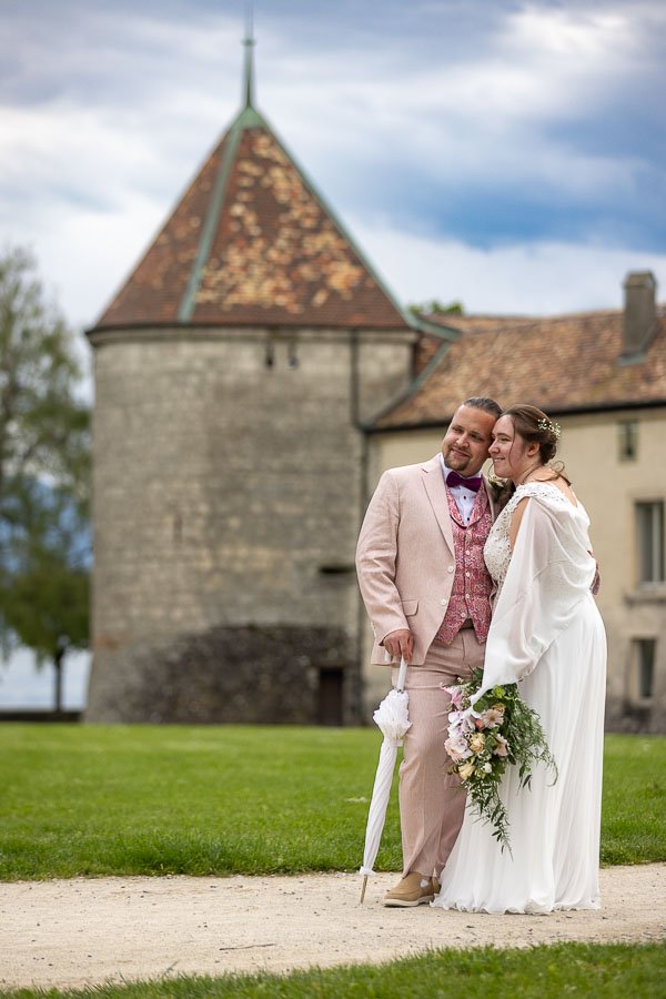 Couple devant le château de Rolle