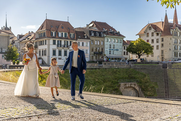 Les mariés devant les arènes d'Avenches