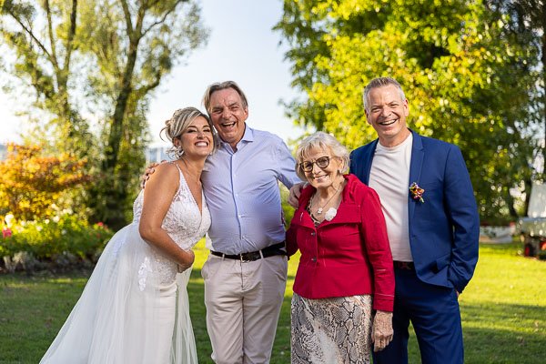 Photo de groupe ambiance du soir à Faoug