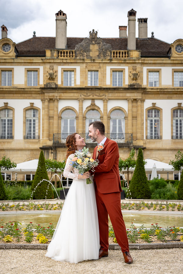Séance photo devant l'hôtel du Peyrou à Neuchâtel