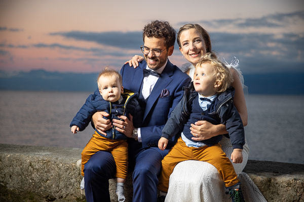 Portrait de famille lors du mariage devant le Léman